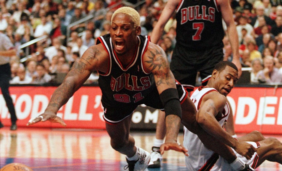 Dennis Rodman, el ala pívot de peinados extravagantes que hizo de los rebotes una forma de figurar en la NBA | Foto: AP