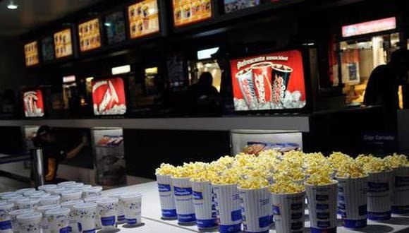 “Normalmente se venden canchitas o gaseosas, entonces los consumidores tienen derecho a llevar estos productos, si es que no los quieren adquirir dentro”, señaló el Indecopi.