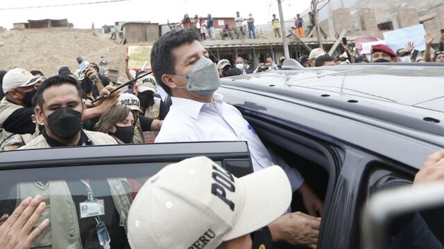 Pedro Castillo evitó declarar a los medios y policías desplegaron cerco para que periodistas no se le acerquen