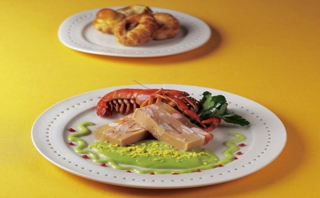 Áspic de camarones con salsa de palta