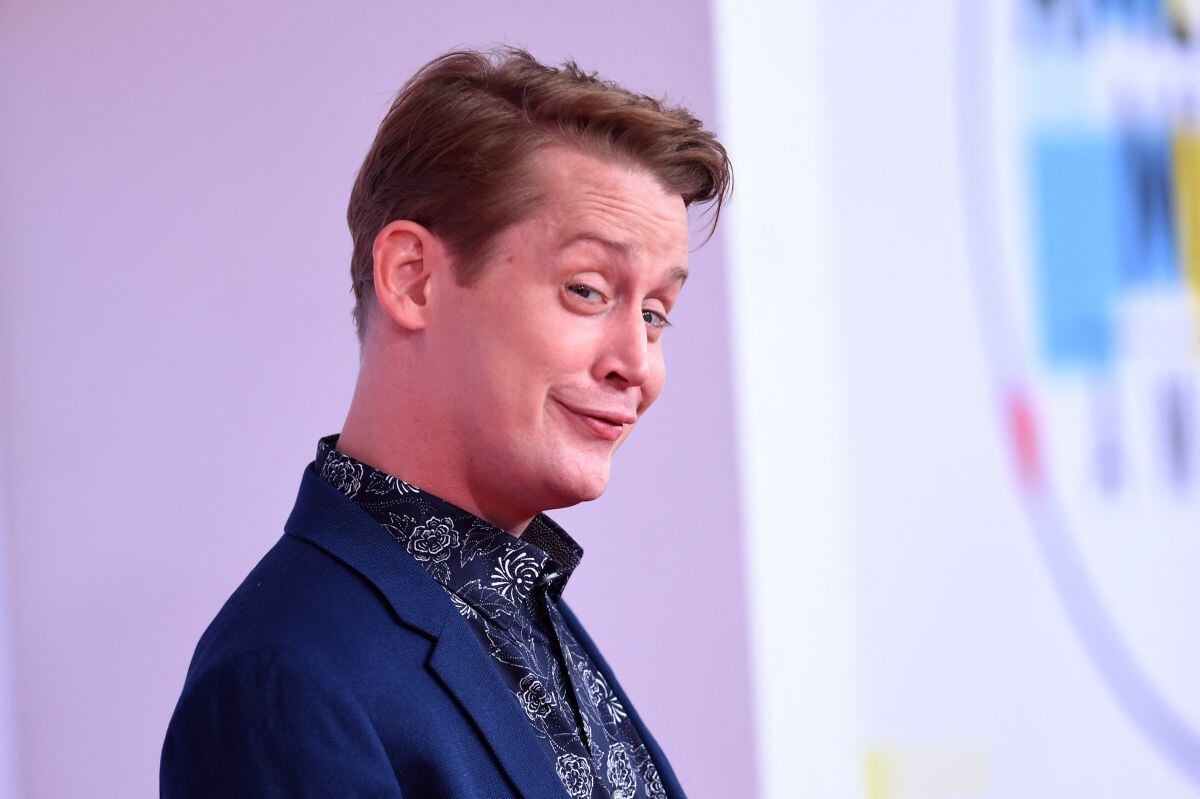 Cuando el actor estadounidense Macaulay Culkin llegó a los American Music Awards 2018 el 9 de octubre de 2018 en Los Ángeles, California (Foto: Valerie Macon / AFP)