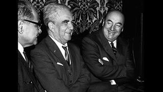Ciro Alegría y Pablo Neruda coinciden en ceremonia en 1966