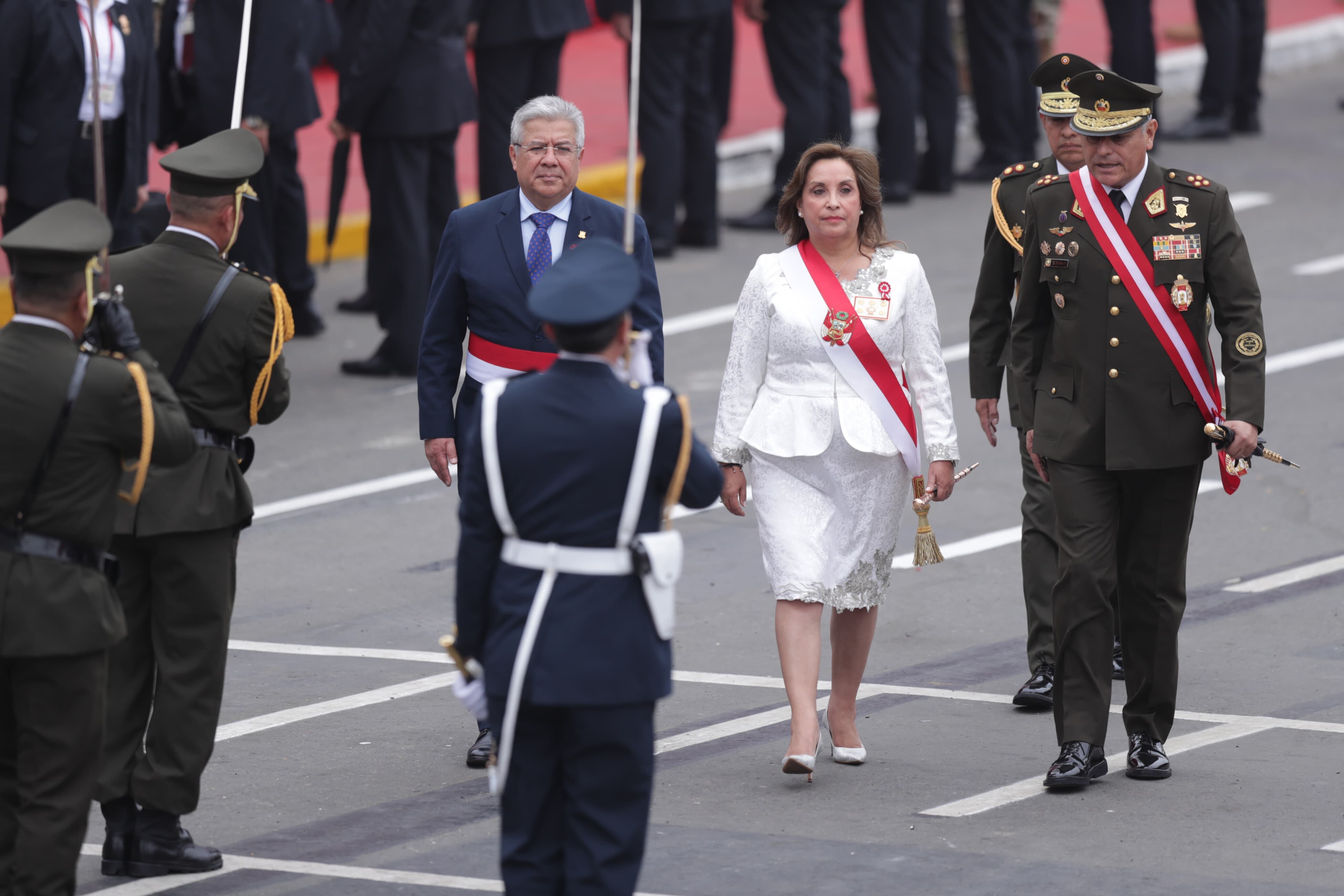 Así fue la llegada de Dina Boluarte a la Gran Parada Cívico Militar por Fiestas Patrias. (Foto: Julio Reaño/@photo.gec)