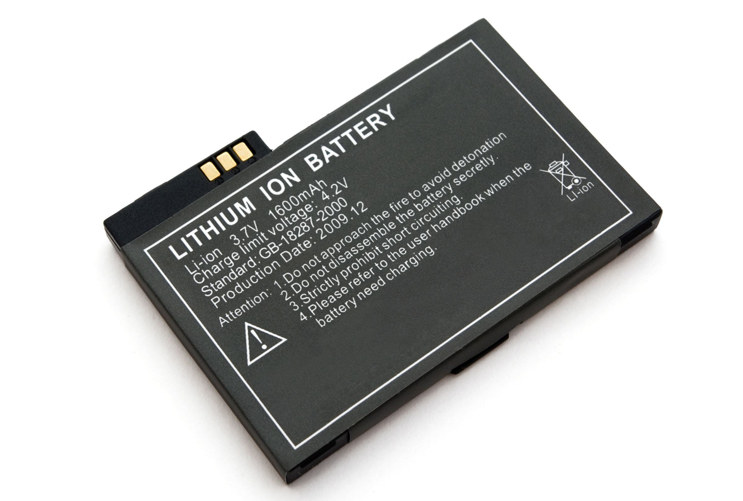 Revisa esta nota para que obtengas información necesaria sobre las baterías de litio antes de viajar en un avión. (Foto: Coprid / iStock)