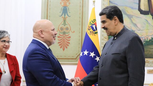 Fiscal jefe de la Corte Penal Internacional se reúne con Maduro en Venezuela mientras activistas piden justicia