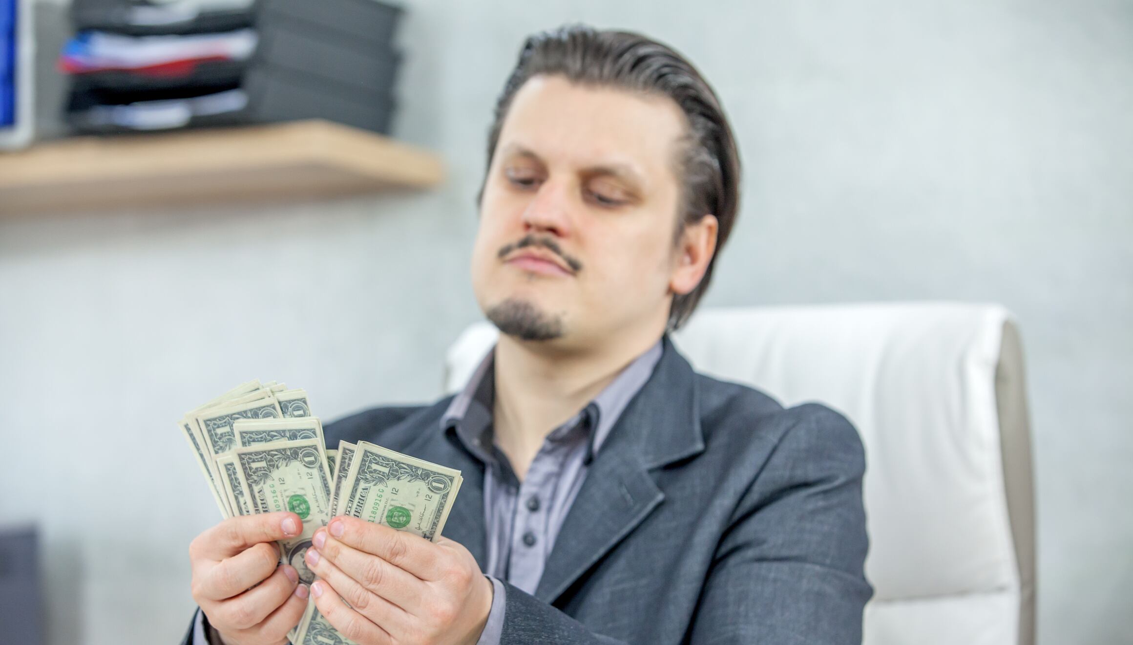 Hay personas que están experimentando un éxito notable que se ve reflejado en sus cuentas bancarias (Foto: Freepik)