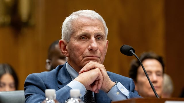 Anthony Fauci, declarado en desacato al Congreso por no declarar sobre su gestión en la pandemia
