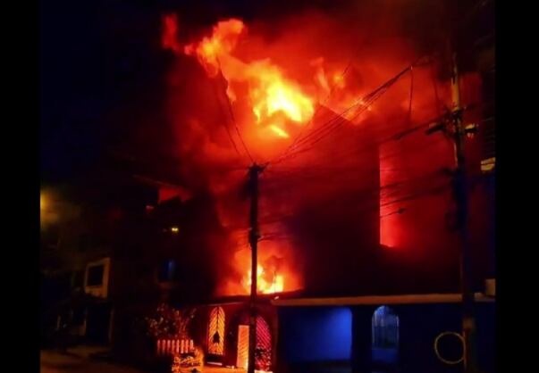 Incendio en Lurigancho - Chosica movilizó a más de 15 unidades de los bomberos. (Foto: GEC / Referencial)