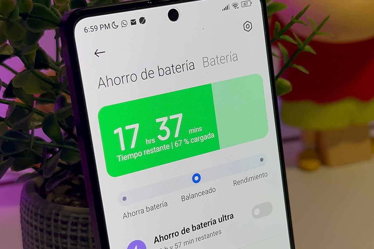 REVIEW | El Xiaomi Poco F5 cuenta con 5000 mAh de batería e incluye 67 w de potencia en su enchufe que viene dentro de la caja. (Foto: MAG - Rommel Yupanqui)