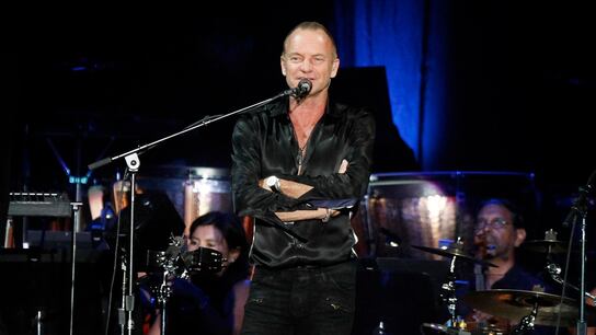 En 2011 el cantante británico llegó al Perú para ofrecer un concierto sinfónico en la explanada del Estadio Monumental de Ate, Lima.