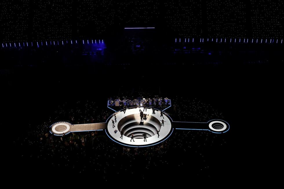 Usher cantó un total de 13 canciones en poco más de 12 minutos en el escenario.