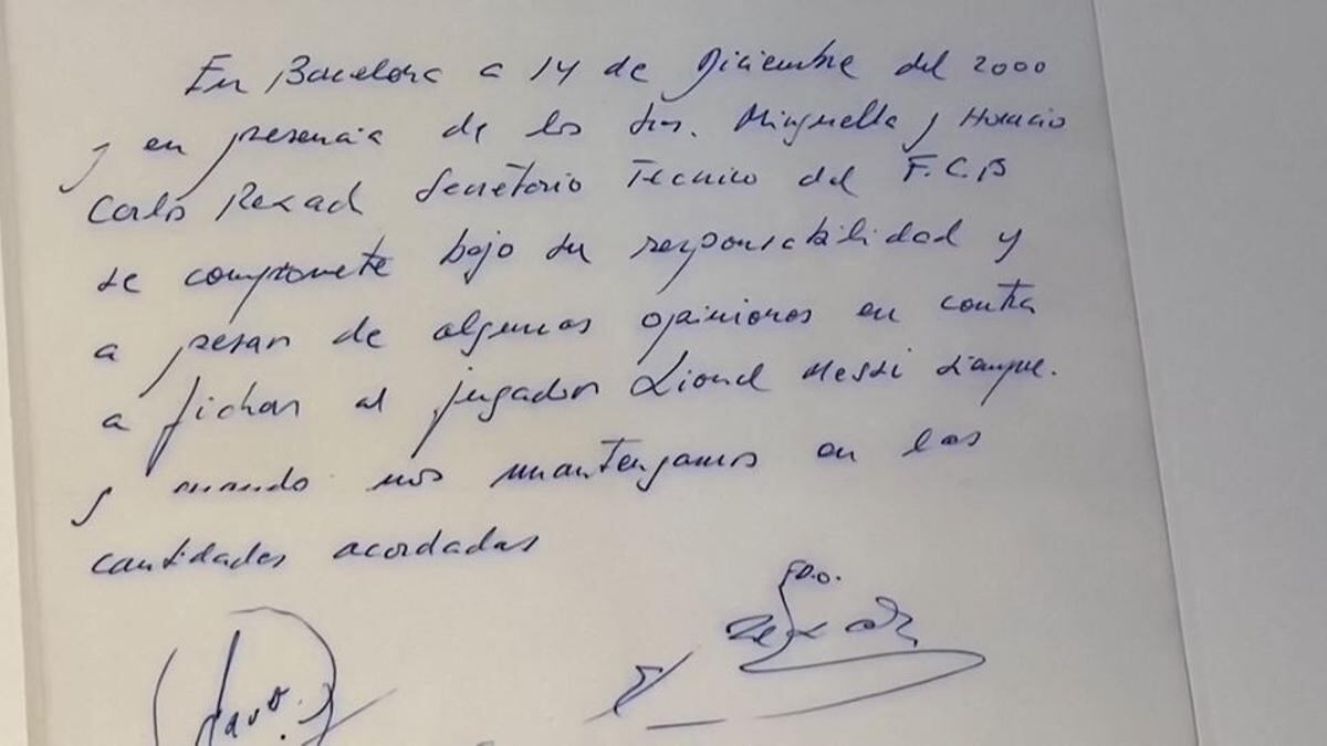"En Barcelona, a 14 de diciembre del 2000 y en presencia de Minguella y Horacio, Carles Rexach, secretario técnico del FC Barcelona, se compromete bajo su responsabilidad y a pesar de algunas opiniones en contra a fichar al jugador Lionel Messi, siempre y cuando nos mantengamos en las cantidades acordadas".