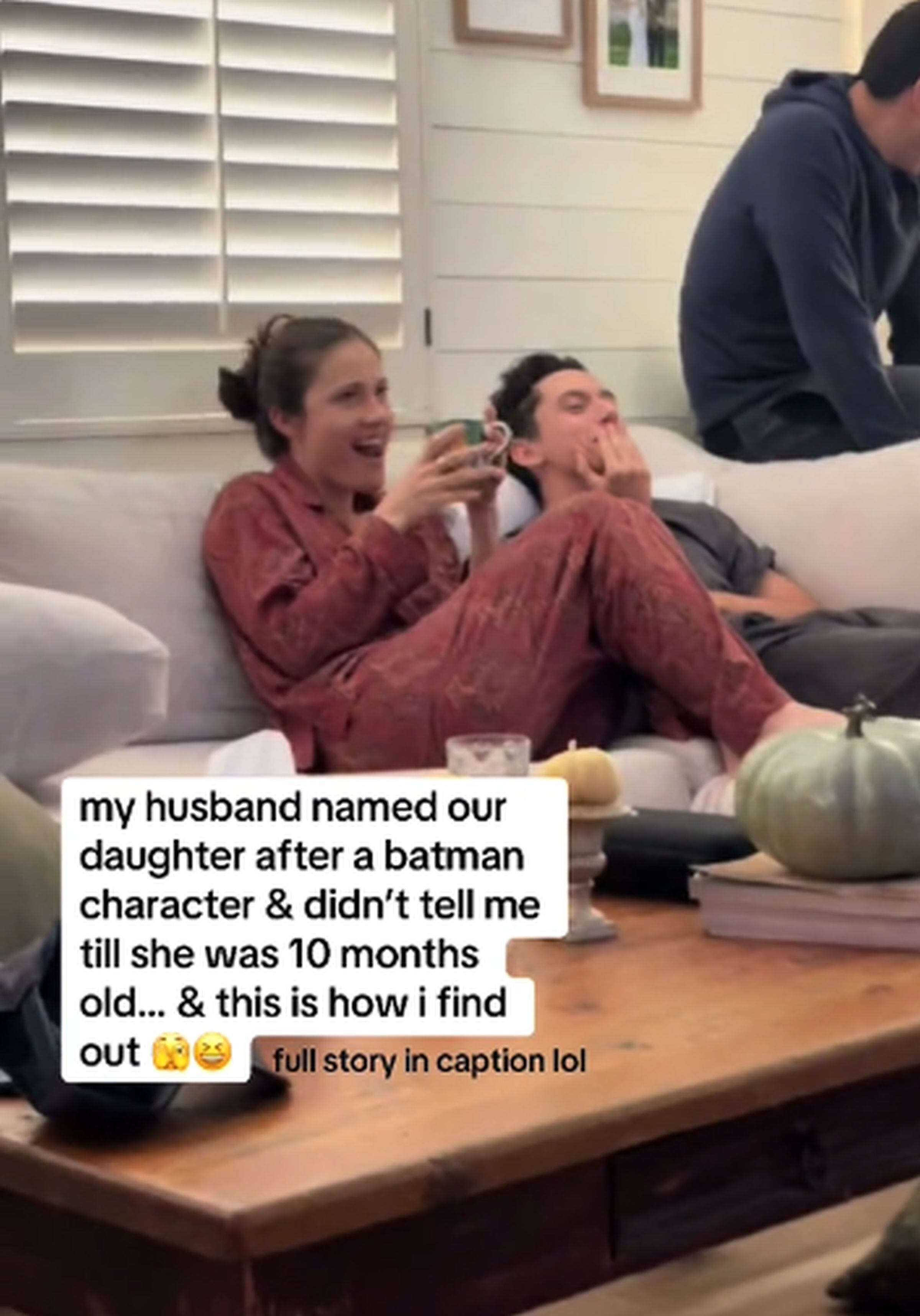 En esta imagen se aprecia la reacción de Via al descubrir que el nombre de su hija está inspirado en un personaje de Batman. (Foto: @viashoe / TikTok)