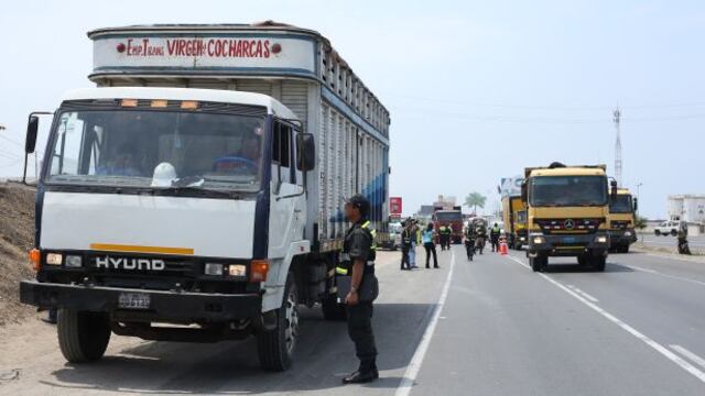 Panamericana Sur: intervienen a más de 100 camiones y volquetes