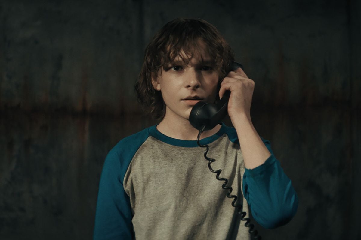 Mason Thames interpreta a Finney Shaw, el joven que es capturado por "El raptor" en "The Black Phone" (Foto: Blumhouse Production)