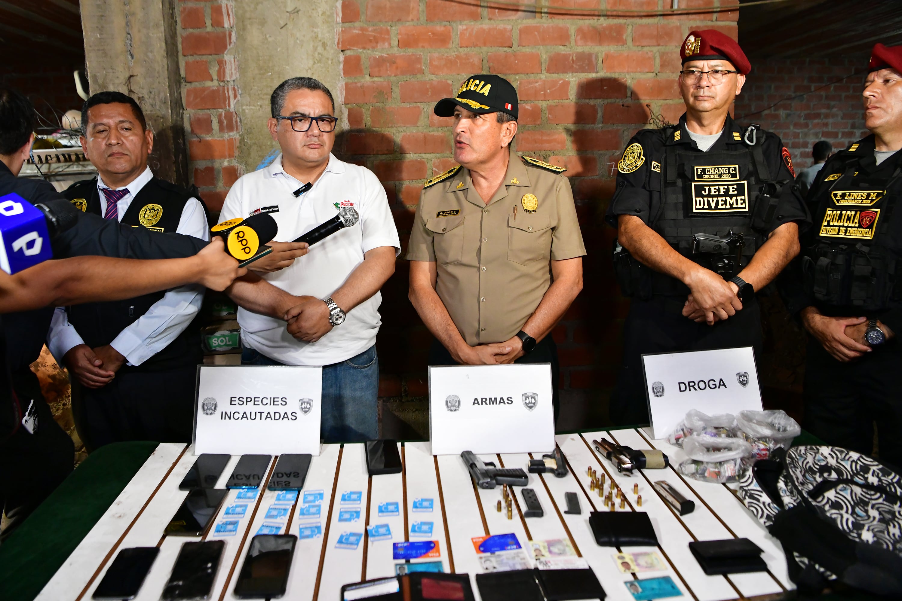 El general PNP Augusto Ríos Tiravanti en una actividad del 19 de marzo en la que estuvo con el entonces ministro del Interior, Juan José Santiváñez. (Foto: Ministerio del Interior)