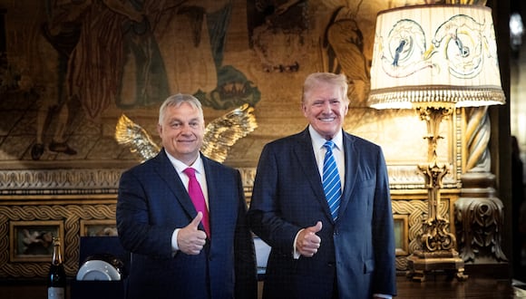 El Primer Ministro de Hungría, Viktor Orban (izq.), posa con el expresidente estadounidense Donald Trump. (Foto de ZOLTAN FISCHER / X CUENTA DEL PRIMER MINISTRO DE HUNGRÍA, VIKTOR ORBAN / AFP)