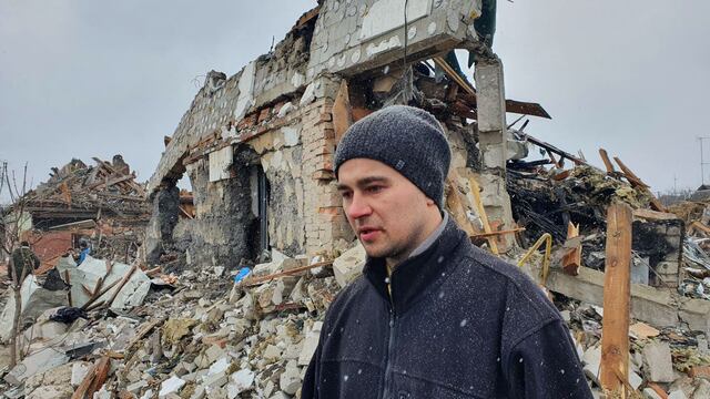 Bajo las bombas en Ucrania, Oleg llora a su mujer y desea ver a Putin “muerto” y “para siempre en el infierno”
