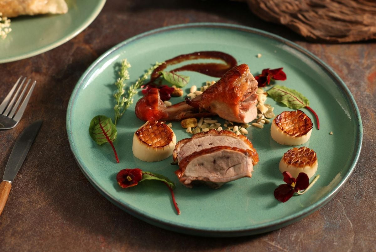 Algunas de las flores comestibles tienen propiedades antioxidantes y antiinflamatorias, además de que embellecen los platos. (Foto: Steven Lee / Pexels)