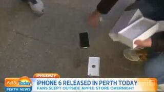 Es el primero en comprarse un iPhone 6 y se le cae al suelo