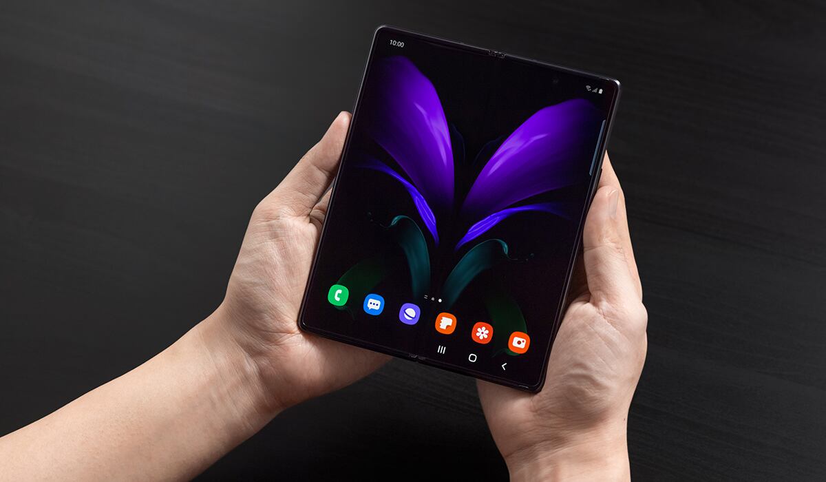 El dispositivo cuenta con una pantalla interna mucho más grande que su predecesor, sin notch. (Foto: Samsung)