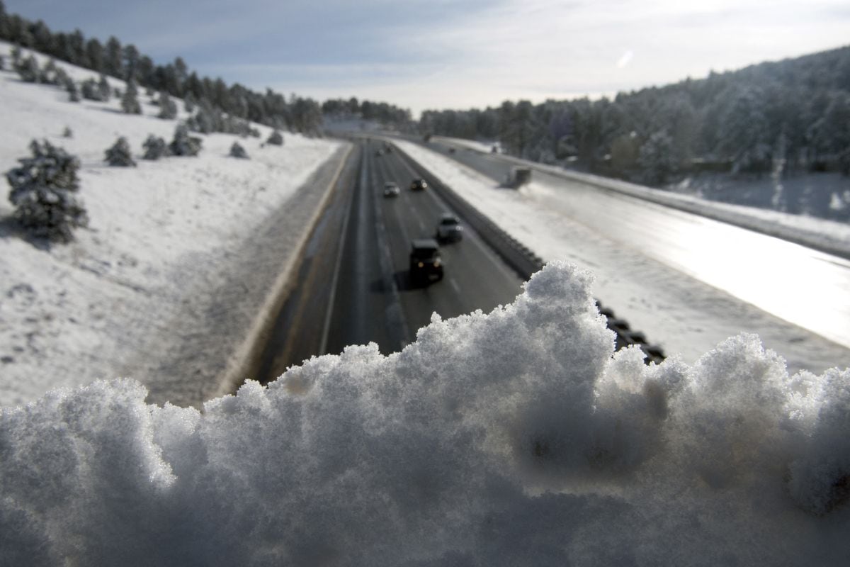 Una poderosa tormenta invernal se prepara para dar la bienvenida a diciembre en Estados Unidos, azotando desde el Medio Oeste hasta el Noreste con nevadas que podrían alterar el tránsito aéreo, terrestre y la rutina diaria. (Foto: Jason Connolly / AFP)