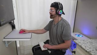 El youtuber que transformó su baño en una PC para videojuegos