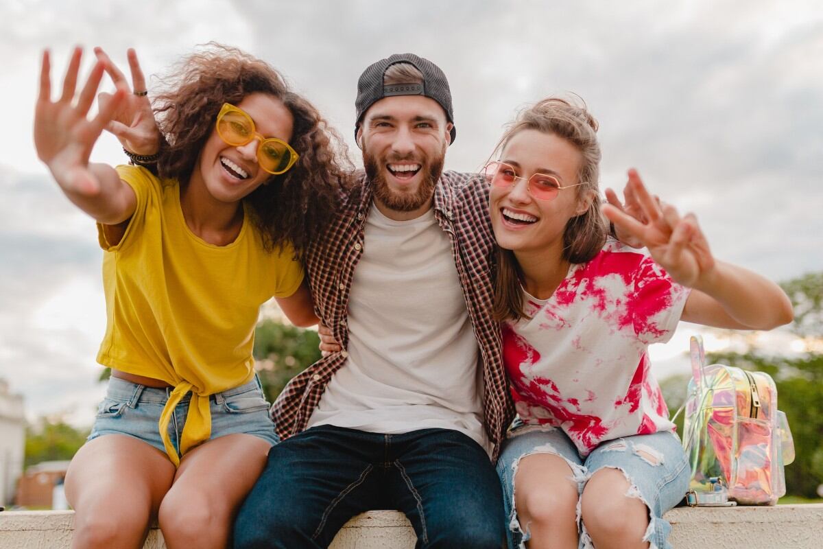 La actitud de las personas con las que convivimos puede motivarnos o desmotivarnos, por lo que rodearse de optimismo es una forma inteligente de mejorar nuestra vida. (Foto referencial: Freepik)