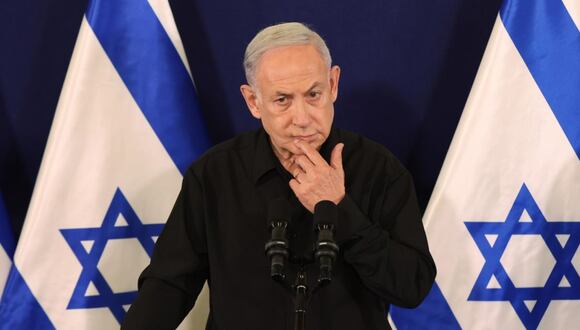 El primer ministro de Israel, Benjamín Netanyahu, ofrece una rueda de prensa en la base militar de Kirya, en Tel Aviv (Israel), el 28 de octubre de 2023 | Foto: EFE/EPA/ABIR SULTAN