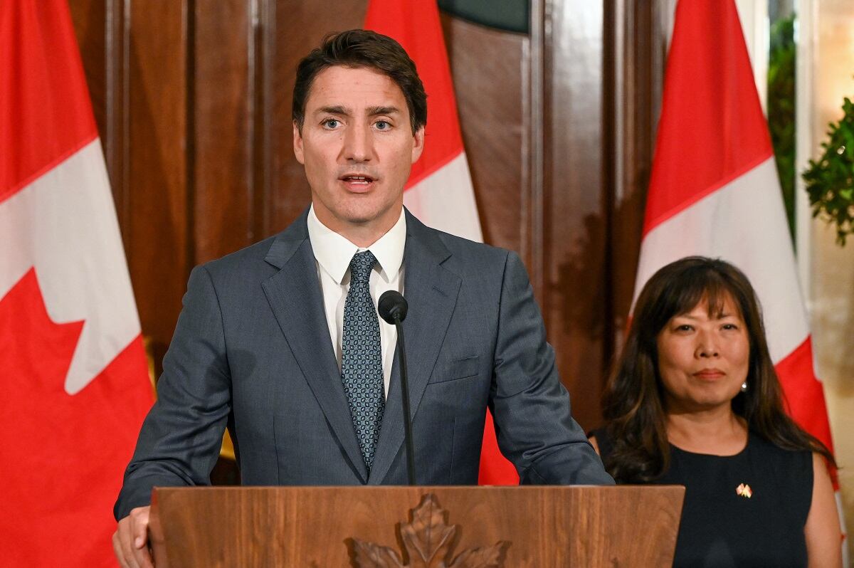El primer ministro de Canadá, Justin Trudeau, en una conferencia de prensa durante una visita de escala a Singapur el 8 de septiembre de 2023. (Foto de Roslan RAHMAN / AFP)