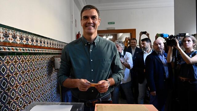 Sánchez llama a una participación electoral “histórica” para “un Gobierno fuerte” en España