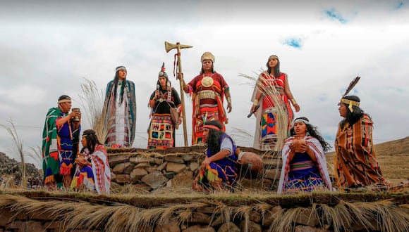 Para las culturas andinas, el Sol o Inti es considerado una deidad primordial y la Pachamama, la madre tierra, es venerada como una entidad sagrada.