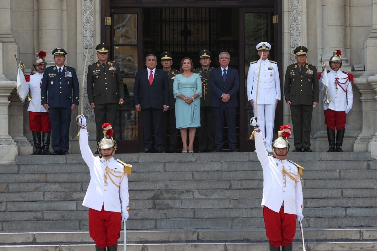 Dina Boluarte participó en la ceremonia de cambio de guardia en Palacio de Gobierno. (Foto: Presidencia del Perú)