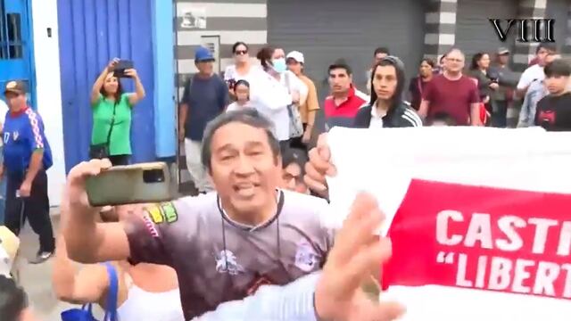 Simpatizantes de Pedro Castillo agreden a periodistas en exteriores de hospital | VIDEO