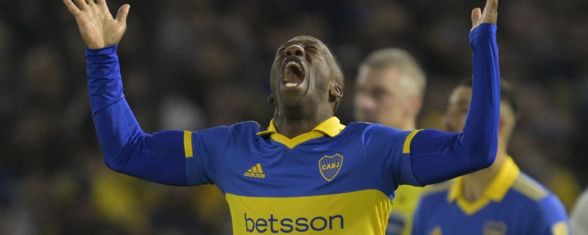 Luis Advíncula, sus tres goles de zurda y la estadística que emociona en todo Boca Juniors