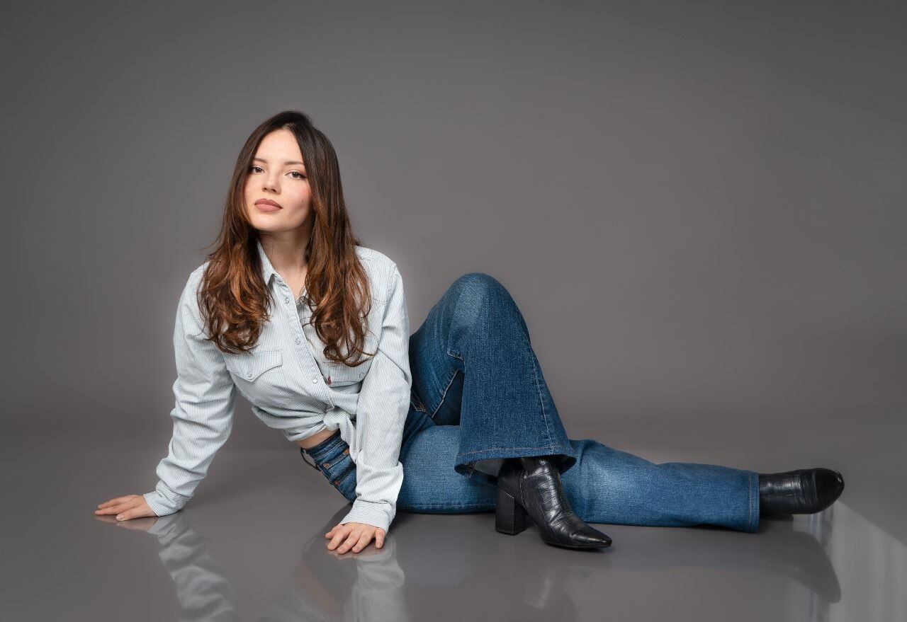 Francisca Aronsson Francisca no solo asume con madurez la responsabilidad que implica ser reconocida como una de las mujeres más influyentes del país; también sigue construyendo una carrera artística. (Foto: archivo personal de Francisca Aronsson)