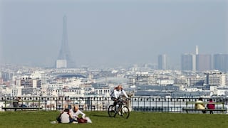 Parisinos irán gratis en buses para disminuir la contaminación