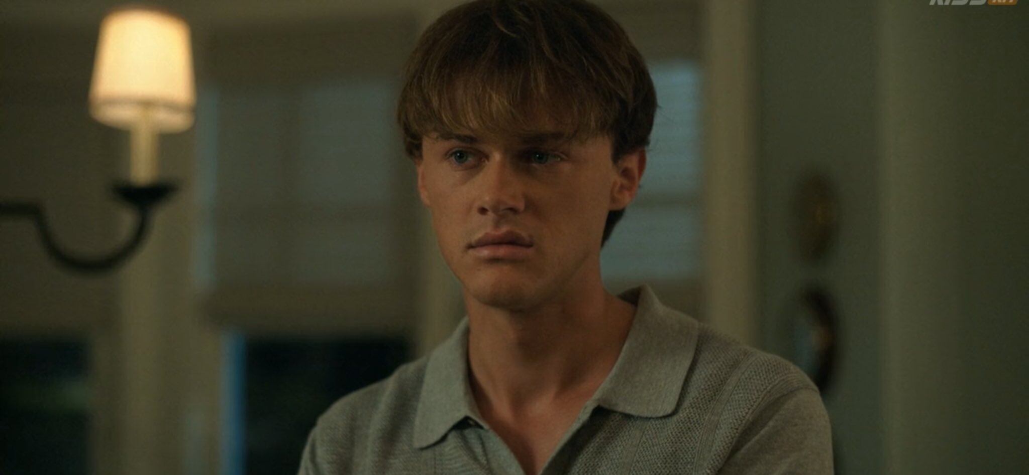 Conrad vive sus propias tormentas internas tras haber sido, en parte, culpable de que la boda de su hermano no se haya realizado (Foto: Amazon Studios)