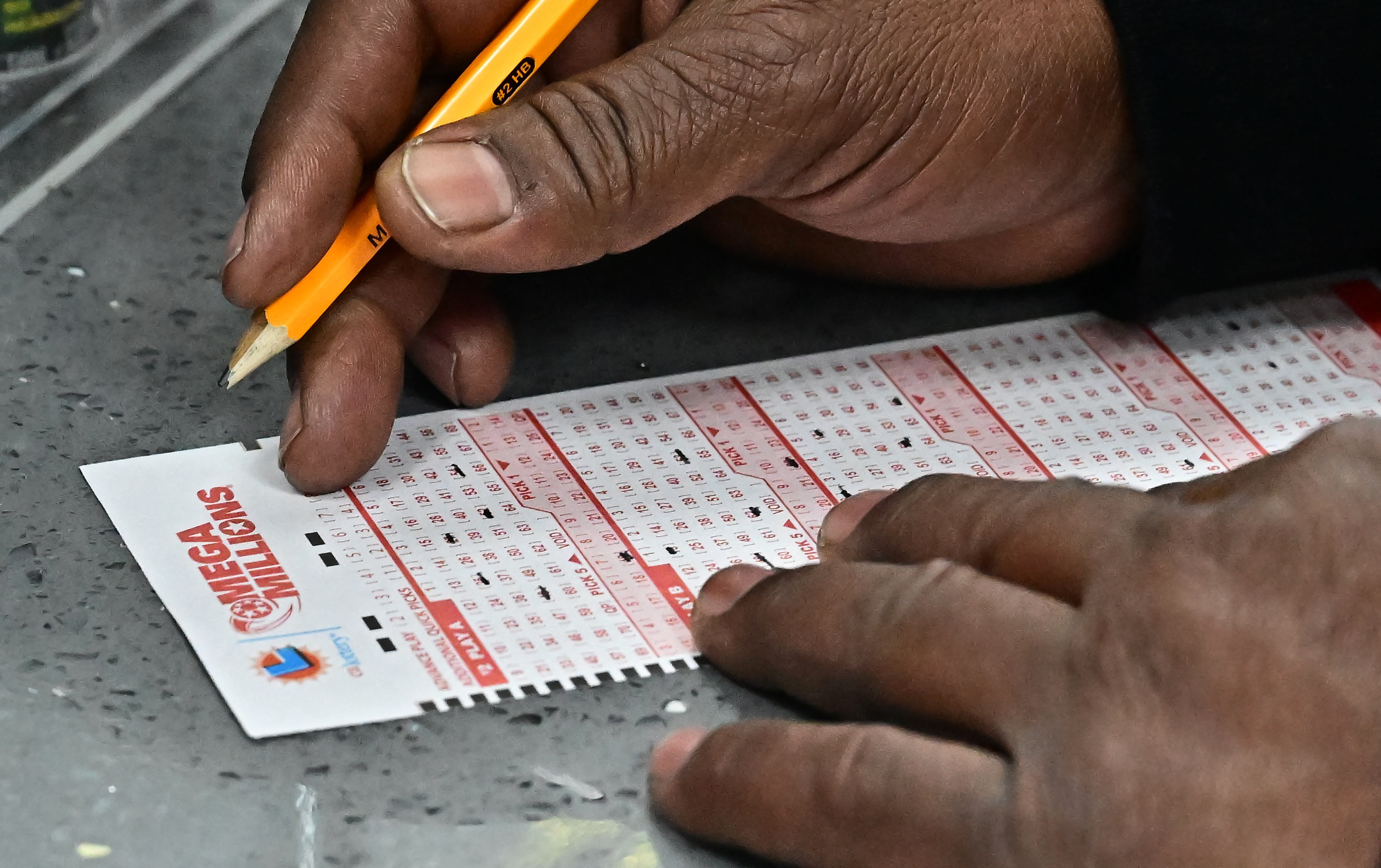 Los sorteos se realizan todos los martes y viernes a las 11:00 p.m. ET (Foto: AFP)