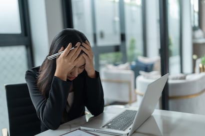 ¿Cumples con tus responsabilidades, sonríes y aparentas estar bien? Así es vivir con depresión funcional