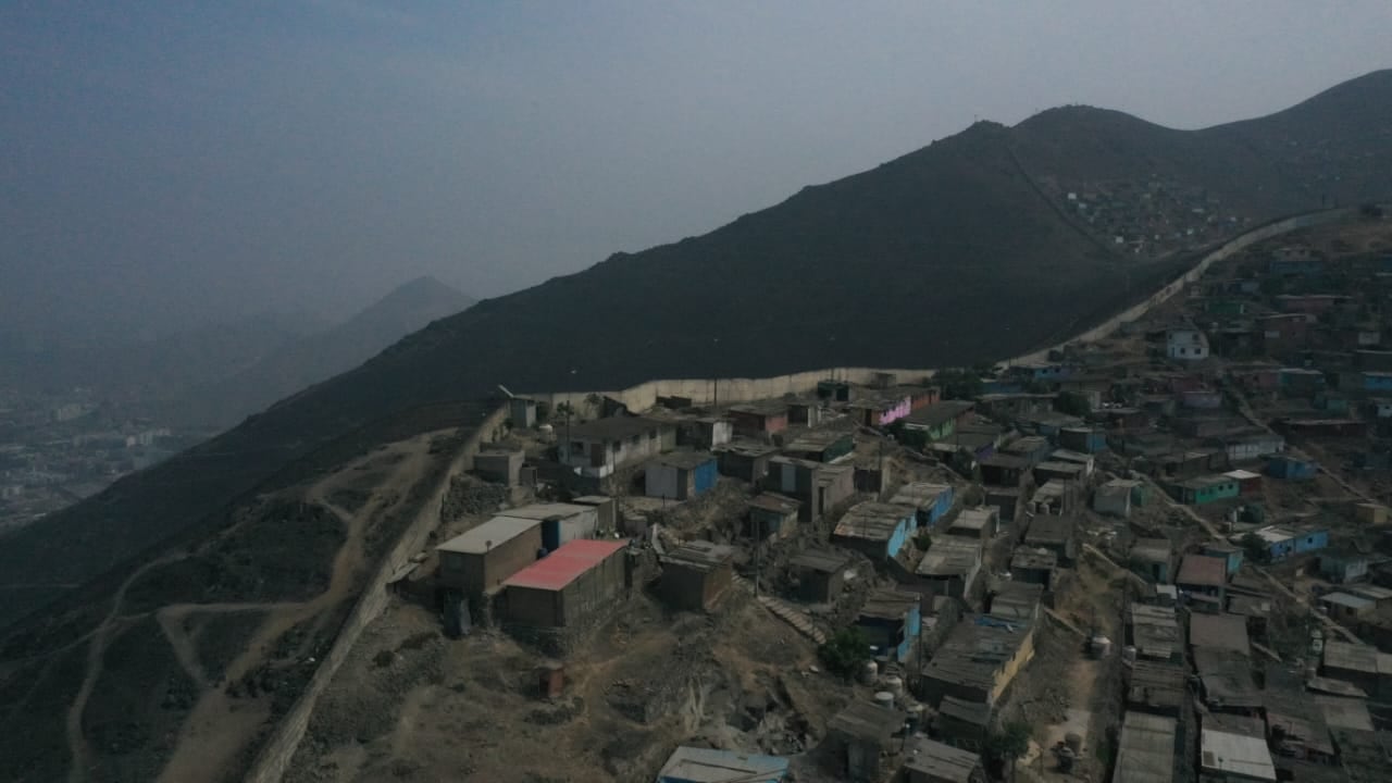 El TC ordenó derribar el "Muro de la vergüenza" (foto: GEC).
