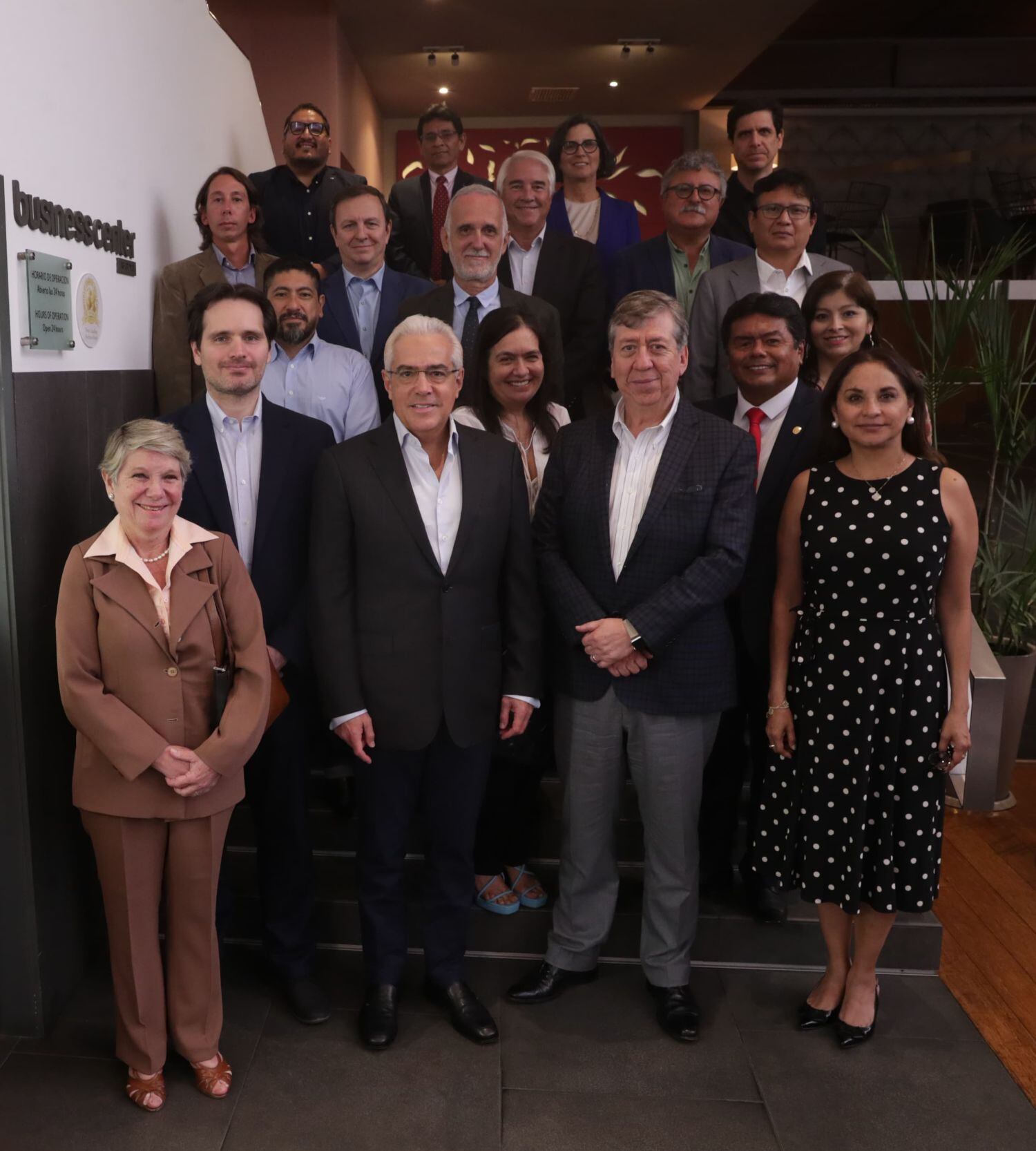 Delegación de la SIP junto a integrantes y representantes de medios del CPP. Foto: GEC / Alessandro Currarino
