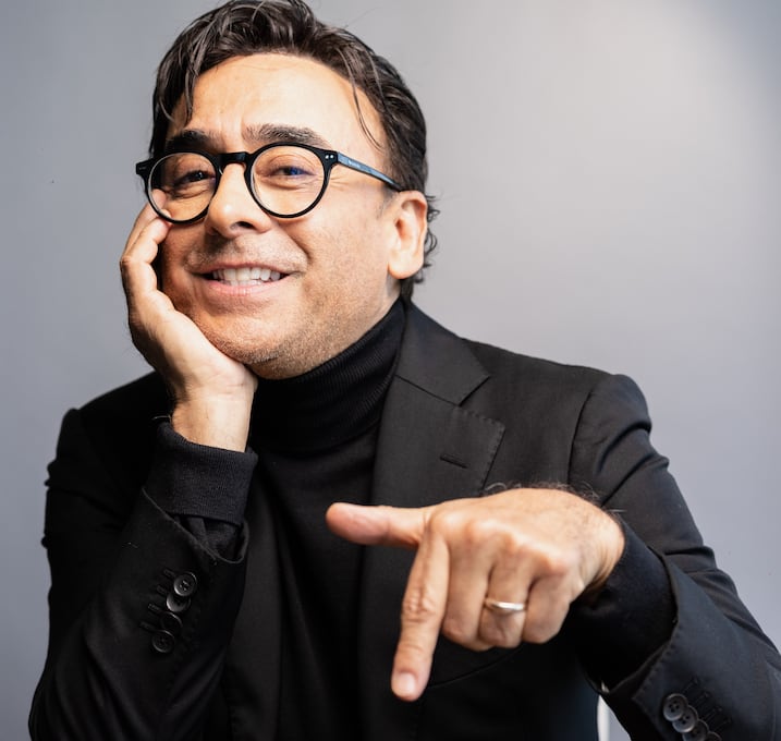 Parte de su gira por Latinoamérica, el show incluye segmentos de improvisación e interacción con la audiencia, haciendo que cada función tenga matices distintos.