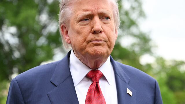 Trump dice que Estados Unidos necesitaría solo dos semanas para atacar objetivos restantes en Irán