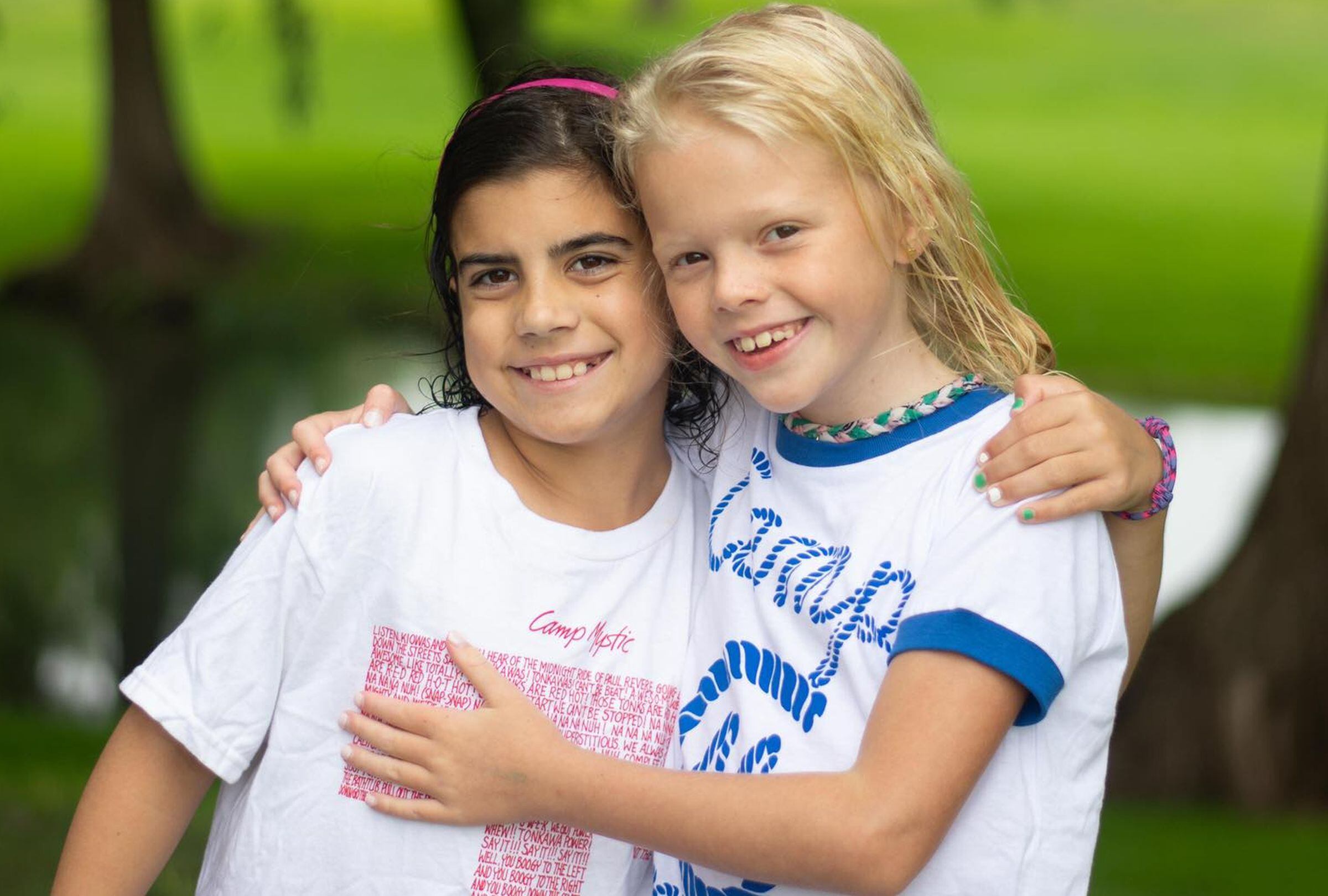 Lila Bonner y Eloise Peck eran mejores amigas y compañeras de cabaña en Camp Mystic. Ambas murieron en la inundación (Foto: Missy Rogers Peck)
