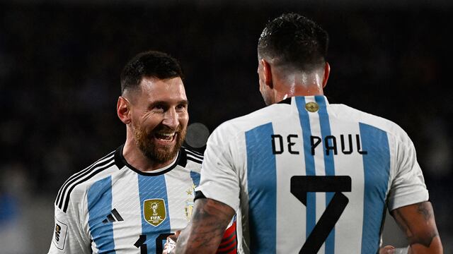 Argentina cae ante Uruguay, pero sigue siendo líder de las Eliminatorias | VIDEO