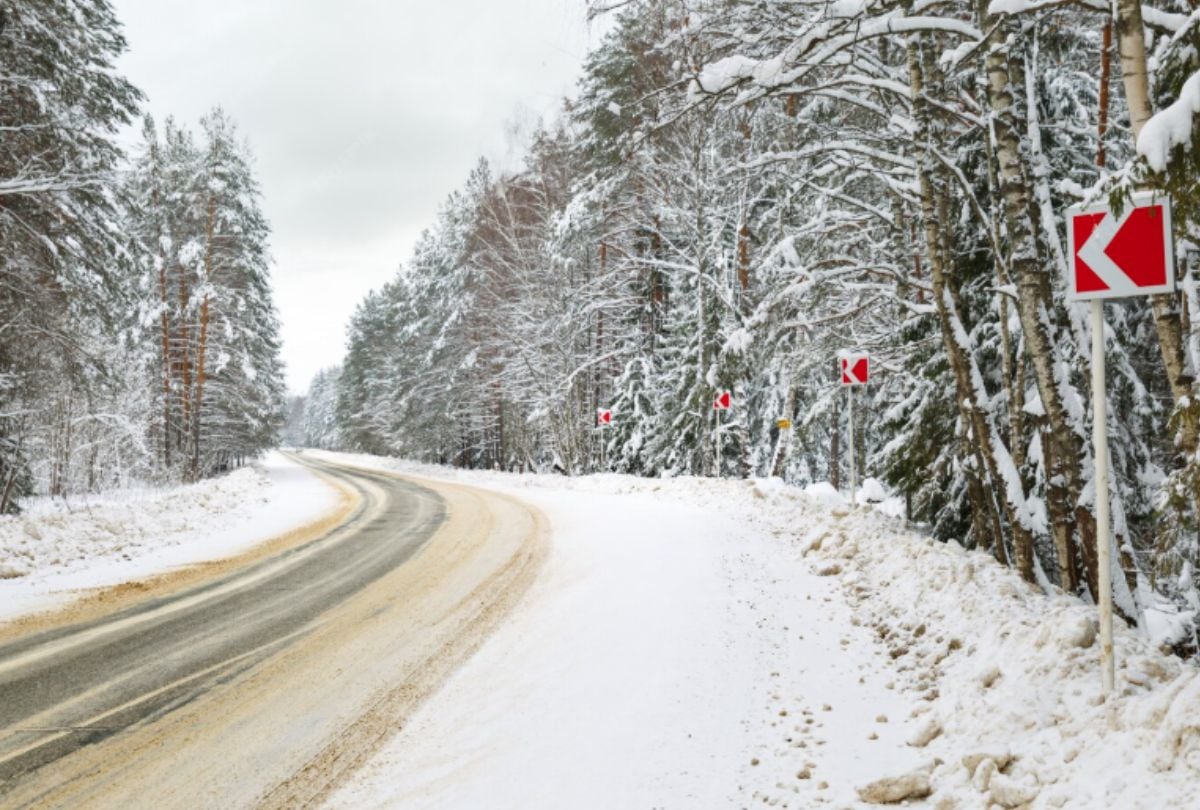 Se han registrado cantidades moderadas de nieve y hielo en carreteras del centro y noreste de EE.UU. (Crédito: Freepik)