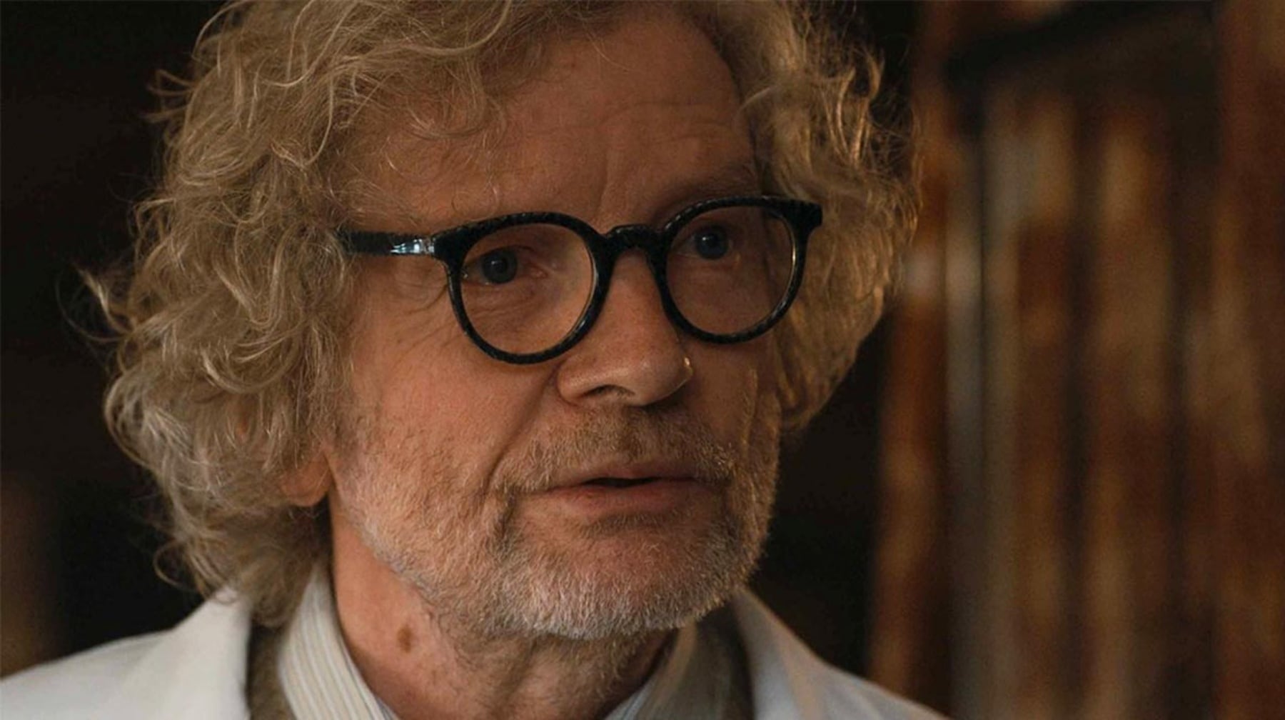 "Dark". En el mundo original H. G. Tannhaus, dolido por la muerte de su único hijo, nuera y nieta, crea una máquina del tiempo para viajar al pasado e impedir la tragedia. Él fracasa, la máquina destruye su mundo y crea el mundo de Adam y el de Eva (Foto: Netflix)