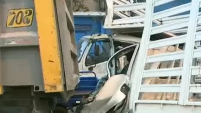 San Luis: triple choque entre una camioneta y dos camiones deja una persona herida