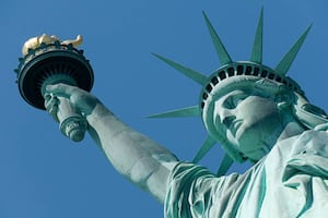 ¿Cuáles son y dónde pueden ubicarse las estatuas más altas de cada continente?